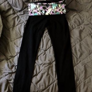 PINK Victoria’s Secret Skinny Leg Yoga Pants- NWOT